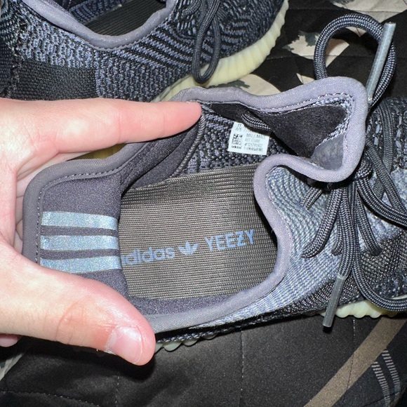 Carbon Yeezy Boost 350 v2 - Picture 3 of 3